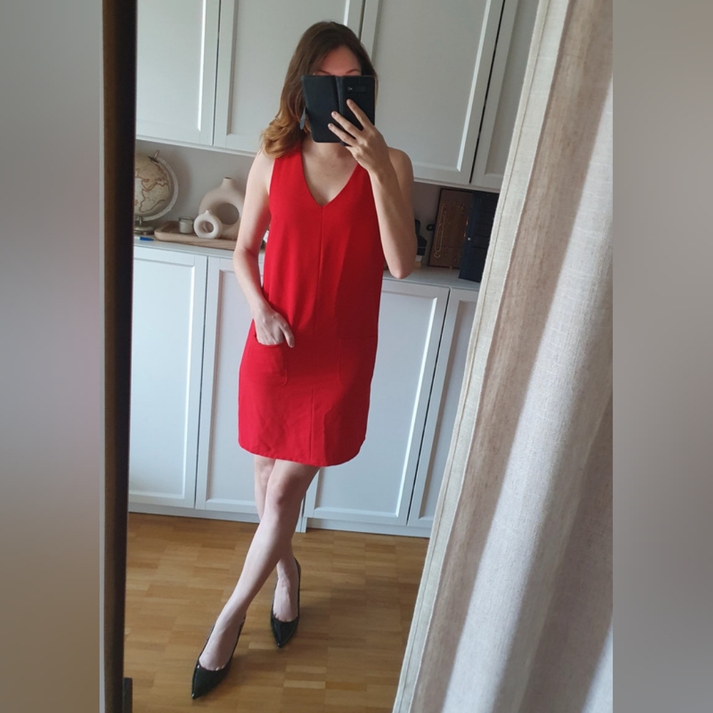 Women's Red Sleeveless V-Neck Mini Dress